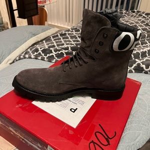 Hugo Boss Men Size 10 boot brand new